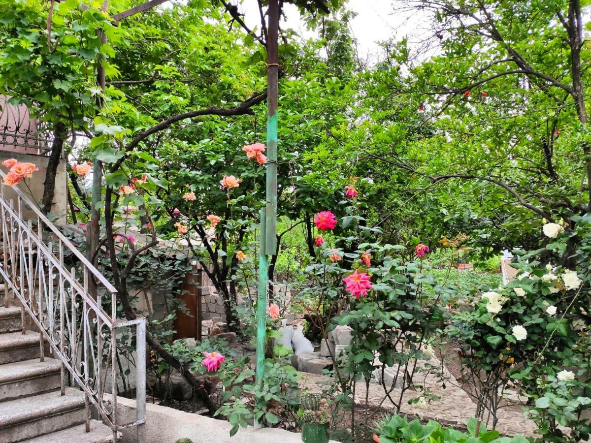 Guesthouse Ttt Tbilisi Exterior photo